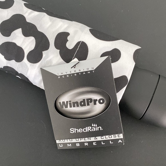Windpro inversion resistant auto open & close umbrella snow leopard NWT - Picture 3 of 5